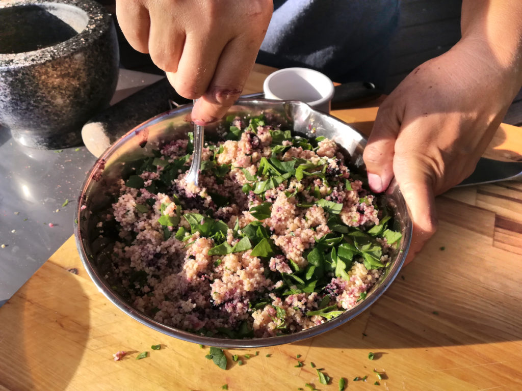 Couscous mischen.